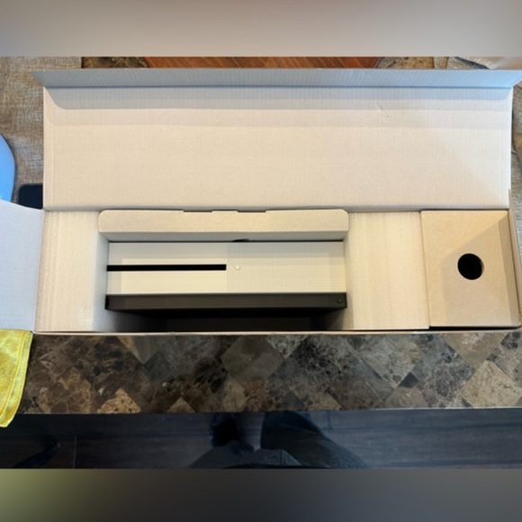 xbox one S 500Gb’S - Picture 2 of 8